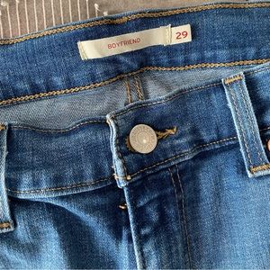 Levi’s Boyfriend Fit Crop Jeans